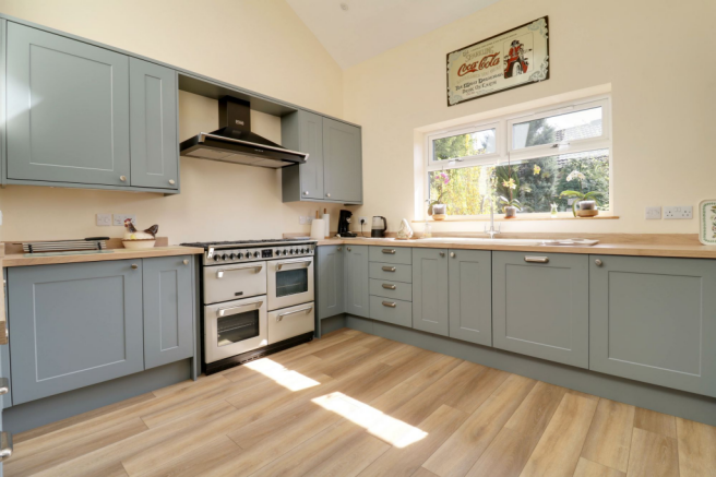 Spacious Open Plan Rear Living Kitchen Diner
