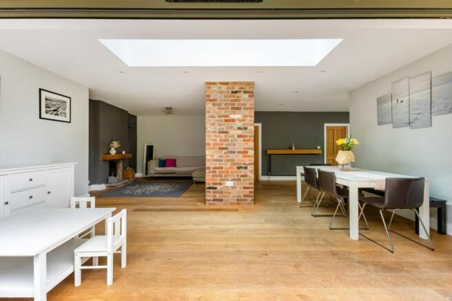 Snug/Dining Room