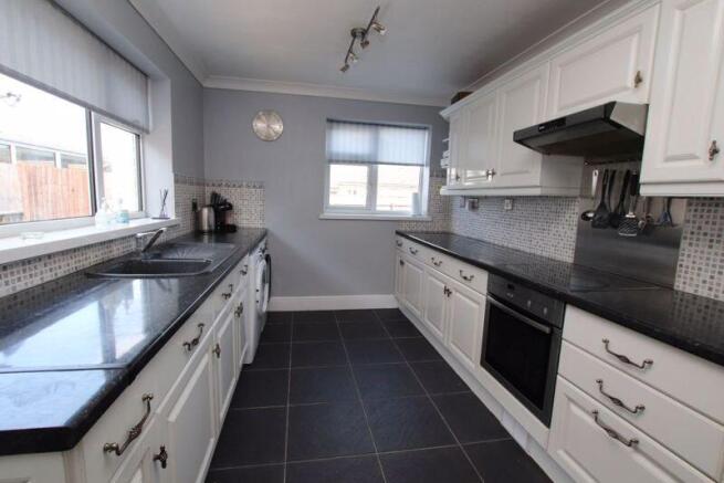 Kitchen photo 1