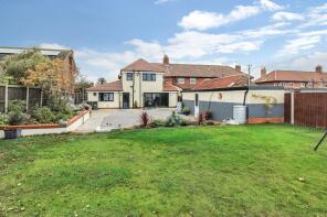 6 Moonbeams, Harrogate Road, York YO51 9JD