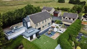172, Woodside Road, Beaumont Park, Huddersfield HD4 5JG