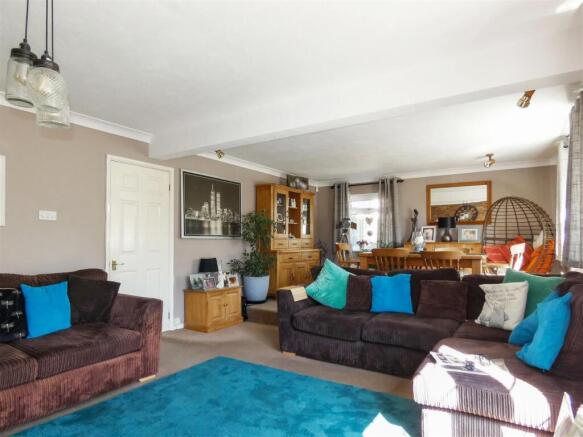 Lounge/Dining Room