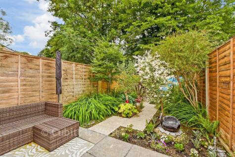 Troon Close, Ifield, West Sussex