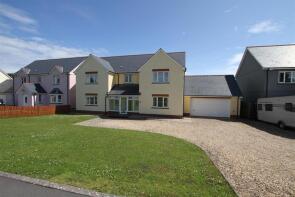 5, Bowls Road, Blaenporth SA43 2AR
