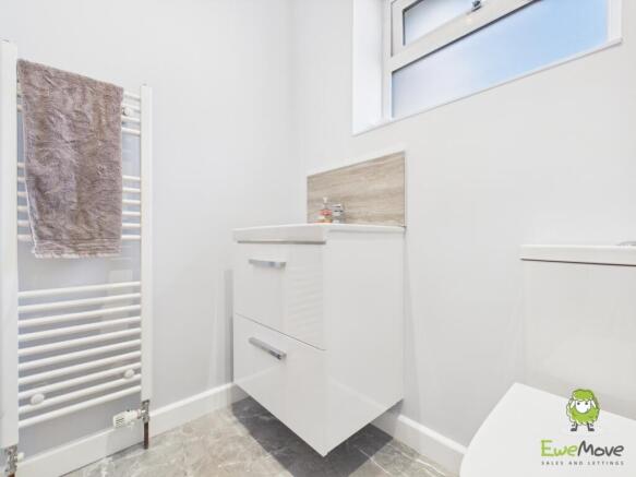 EweMove Estate Agents Basingstoke - Denham drive