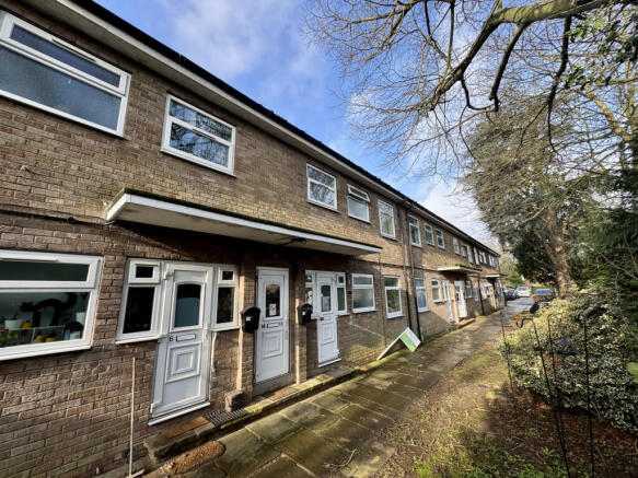 Two bedroom ground floor flat - For sale by aucti