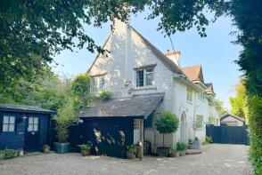 Anoush, Farmers Walk, Lymington SO41 0JZ