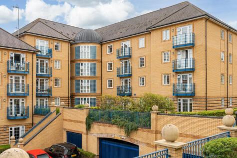 Newland Gardens, Hertford, Herts, SG13