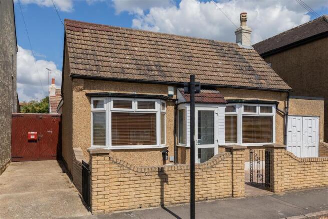 Westward Road, E4
