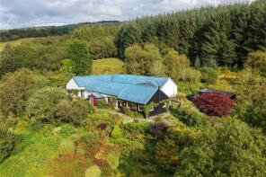 Strone Farm, B8000 At Strathlachlan From Leanach To Barnacarry Bridge, Cairndow PA27 8DB