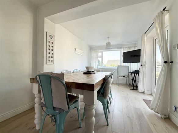 Dining/Seating Area
