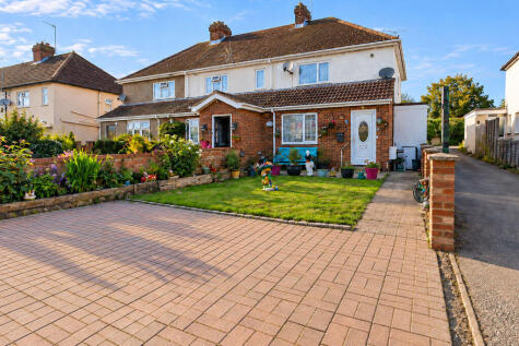Stortford Road, Hoddesdon - Family home with scope to improve