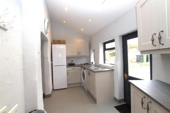KITCHEN 2.jpg