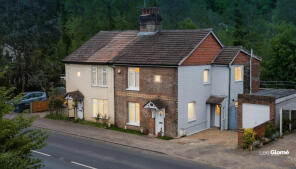 3, Primrose Place, Portsmouth Road, Godalming GU7 2JW