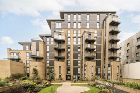 Baltic Avenue, Brentford