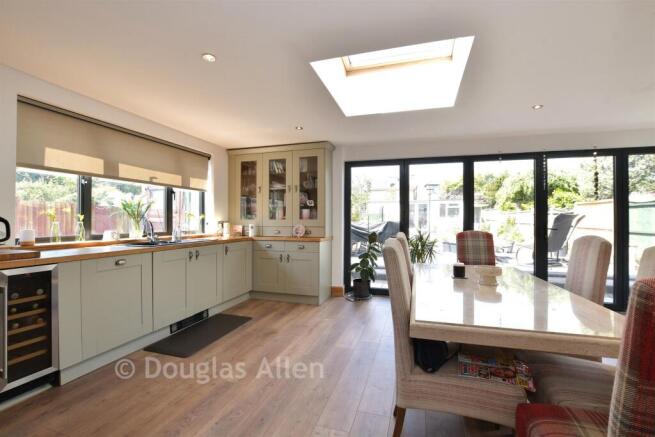 Kitchen/Dining Area