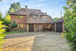 Oak House, Wymondham Road, Norwich NR16 1AT