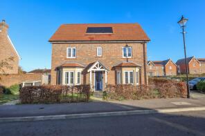 54, Bonnet Lane, Burgess Hill RH15 0FQ
