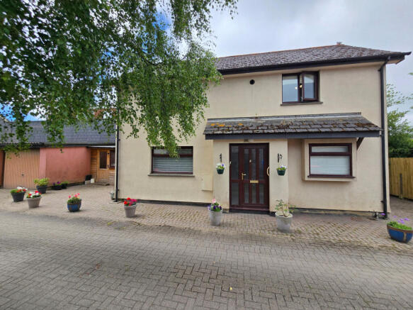 2 Bedroom Detached House for Rent