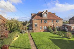 11, Downsway, Station Road, Polegate BN26 6TD