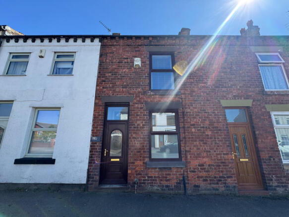 3 bed terraced house for sale Castle Hill Road, H