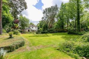 Farfield, Green Lane, Horley RH6 9TJ