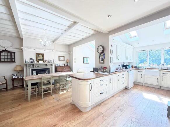 KITCHEN DINER