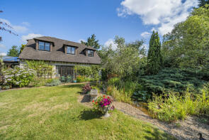 Racefield Cottage, Woodlands Lane, Shorne, Gravesend DA12 3HH