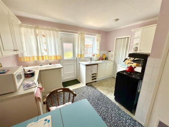 BREAKFAST AREA.jpg