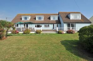 Meadow Close, Tregurrian, Newquay TR8 4AE