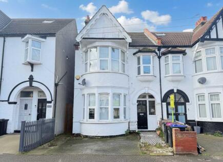Leigh on Sea * West Facing Rear Garden *