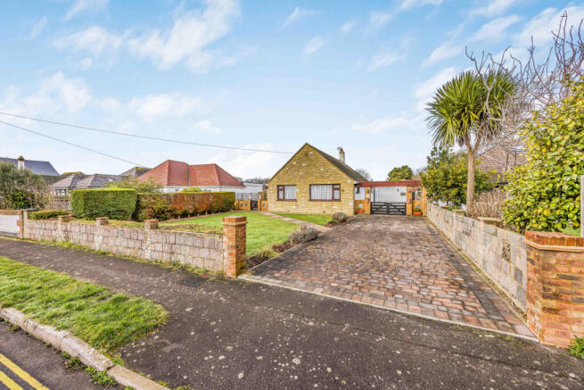 SITUATED A SHORT WALK TO THE SEAFRONT AND MENGHAM