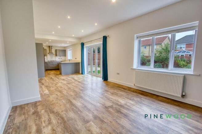 KITCHEN / DINER / LIVING AREA