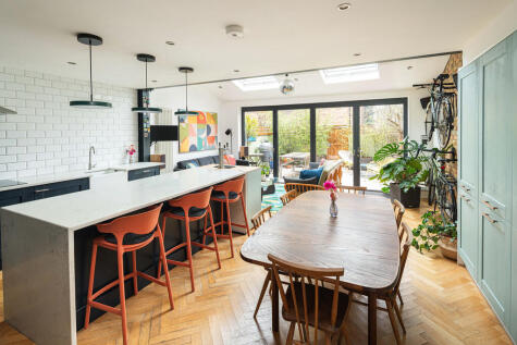 Springhill Close, London