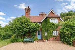 Squirrels, Norfolk Cottages, The Street, Bury RH20 1PA