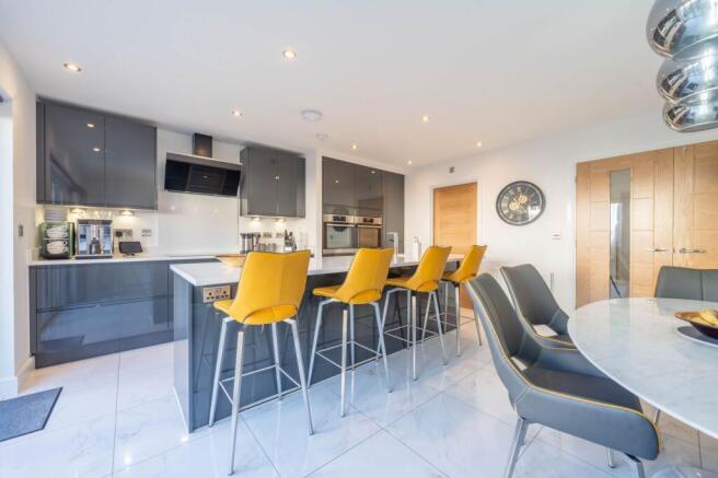 KITCHEN DINER