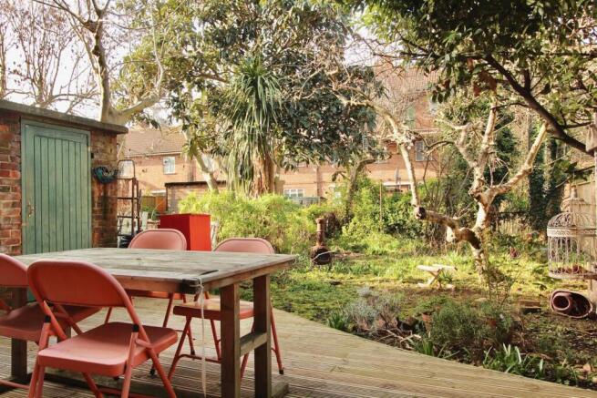 Macauley House, N16