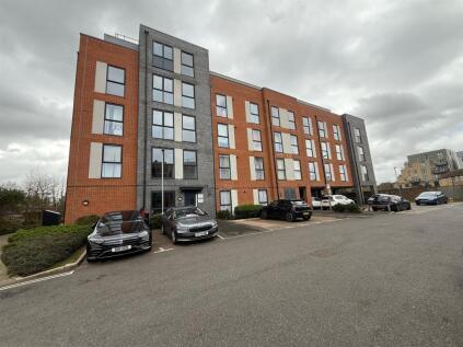 Gilding Way, Southall
