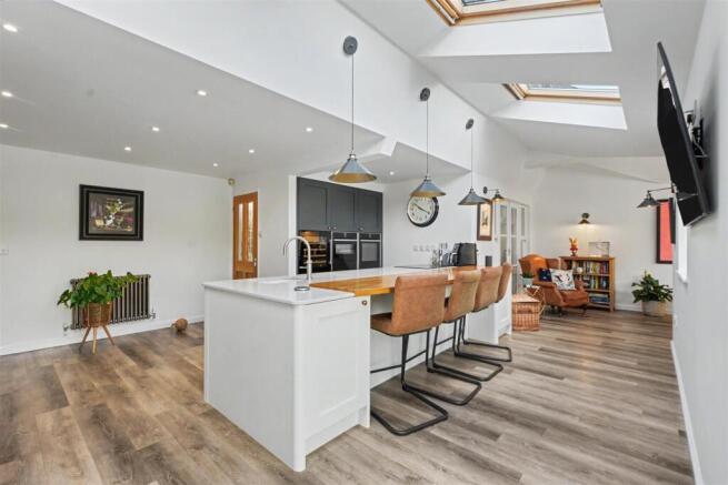 Kitchen_2.jpeg