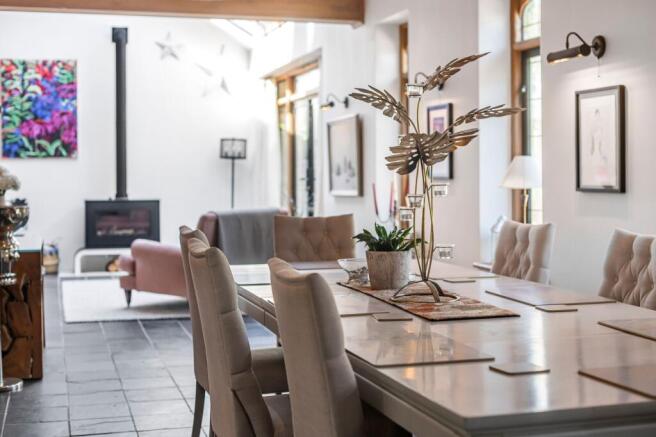 Lounge/Dining Room