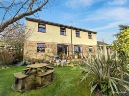 4 Trevanion, Knights Hill, Truro TR1 3UY