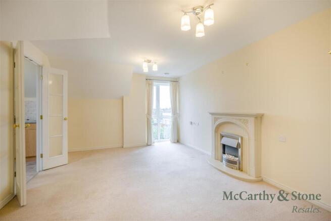 8703872-interior04.jpg