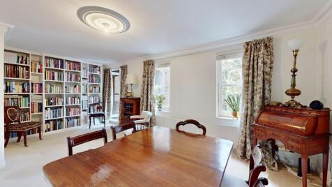 Mallard Court, TW10