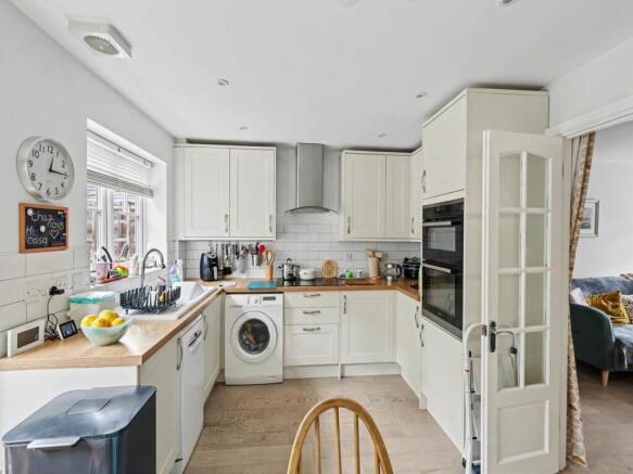 11 - Kitchen