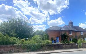 27, Main Road, Woolverstone IP9 1AX