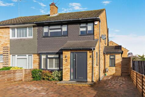 Duval Place, Bagshot