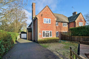 15, Peakfield, Frensham, Farnham GU10 3DX
