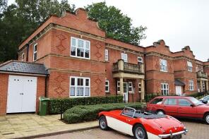 61, Franklin Court, Wormley, Godalming GU8 5US