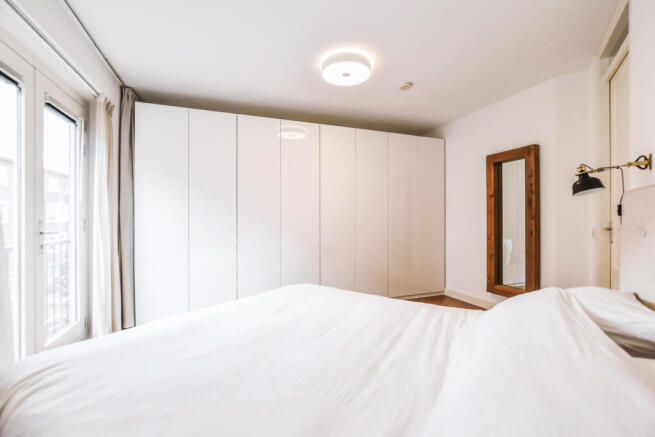 cozy-bedroom-design-2025-02-10-11-00-29-utc.jpg