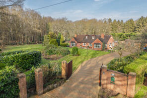 Lynwood, Lynalls Lane, Far Forest, Kidderminster DY14 9UR